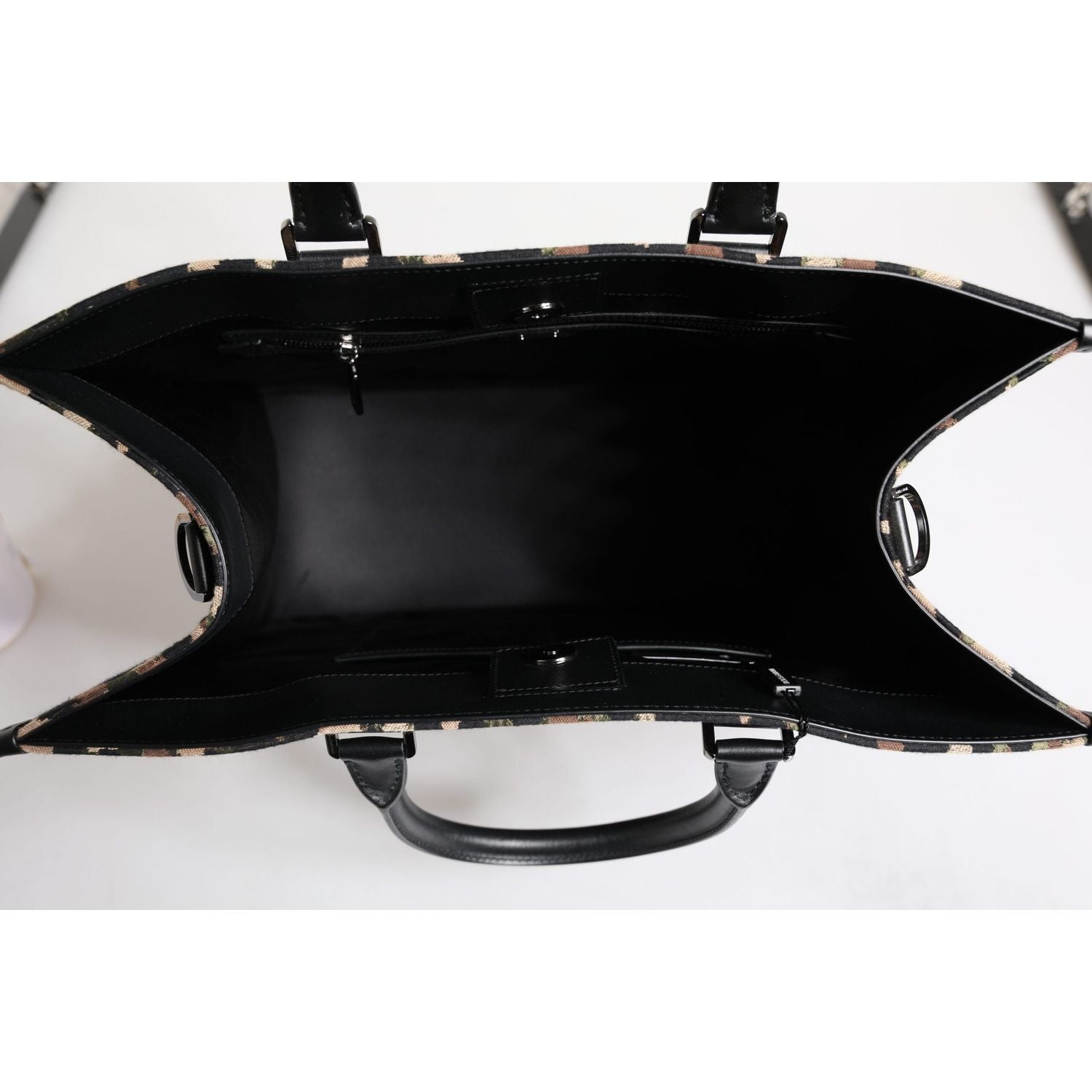 Front view with bag zipped and handles upright.
