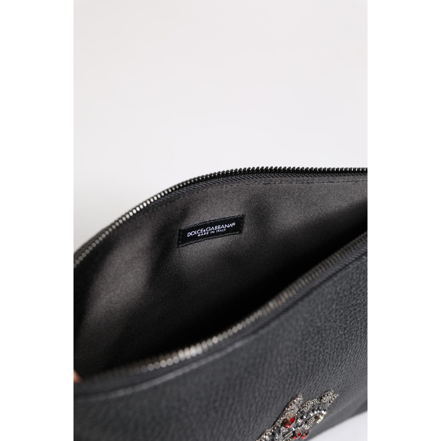 Front view with bag zipped and handles upright.
