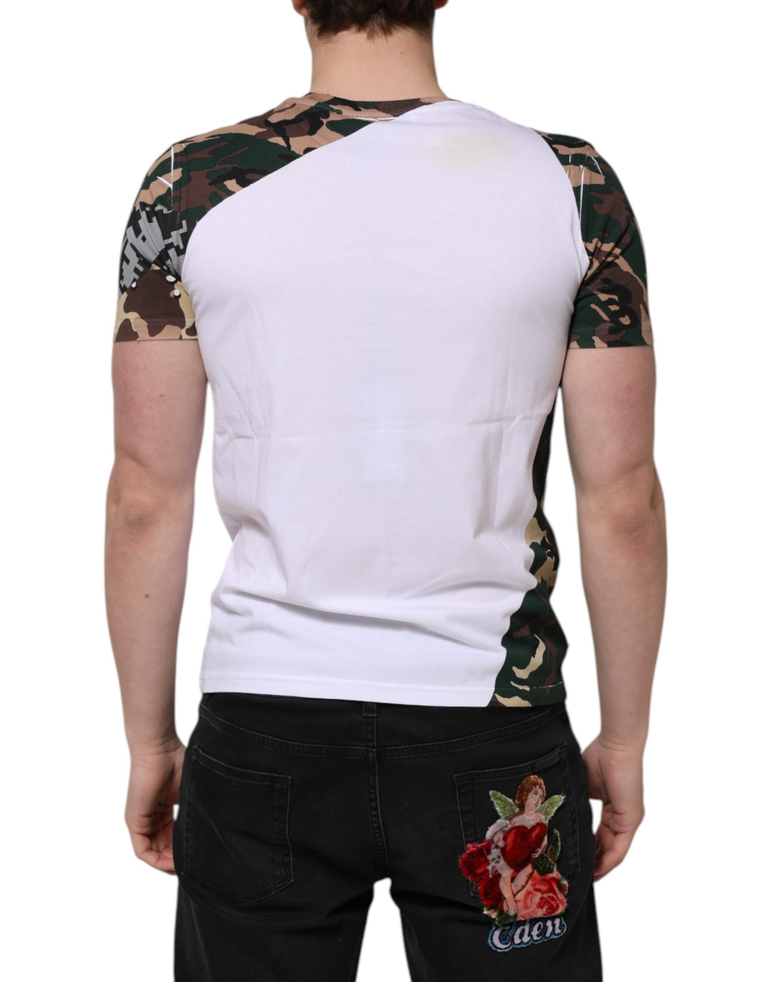Front view with bag zipped and handles upright.