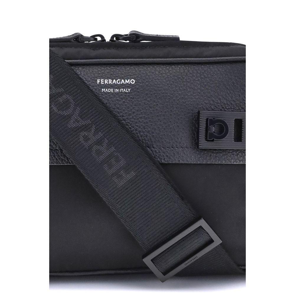Front view with bag zipped and handles upright.