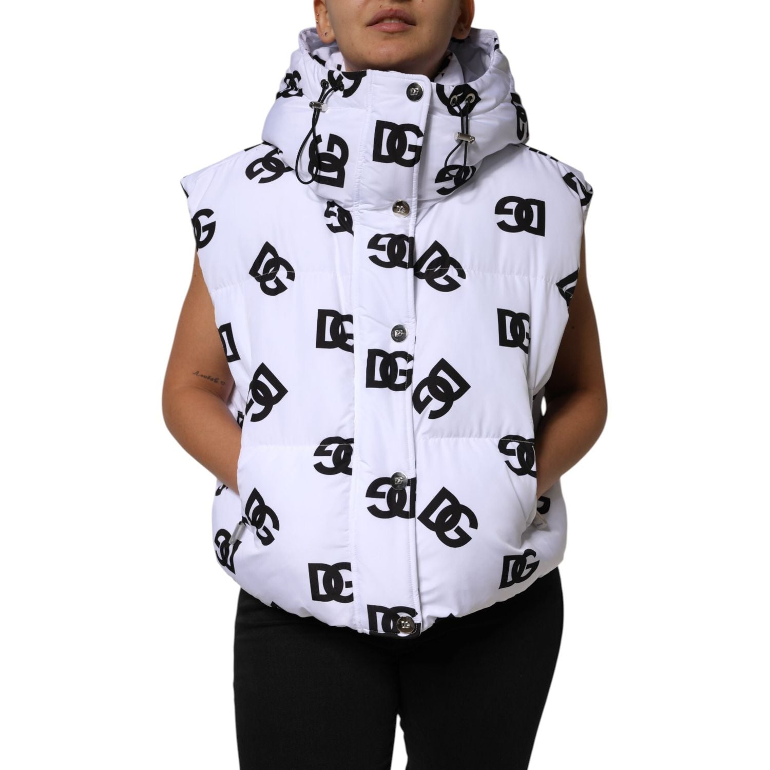 Front view with bag zipped and handles upright.