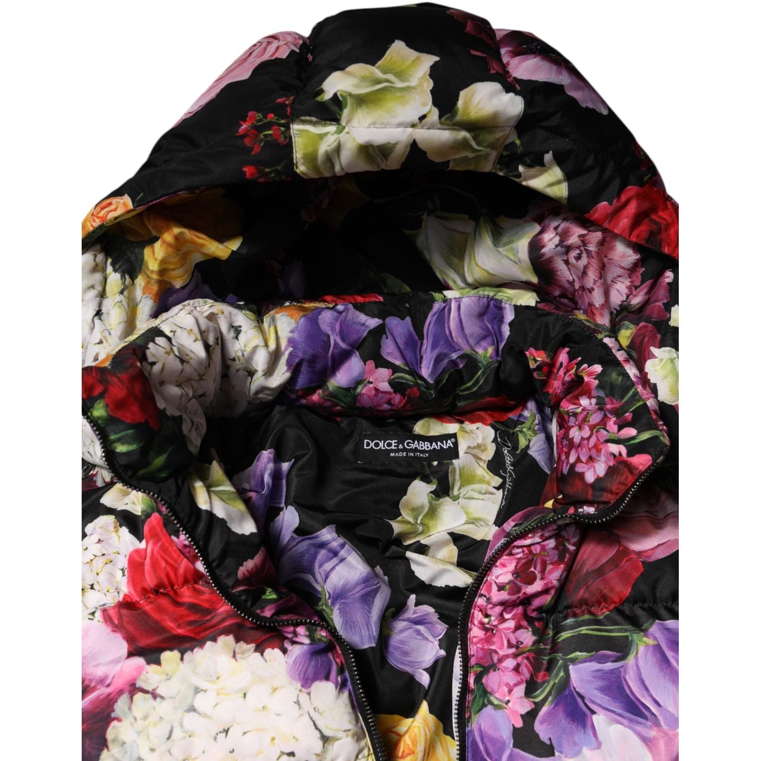 Front view with bag zipped and handles upright.