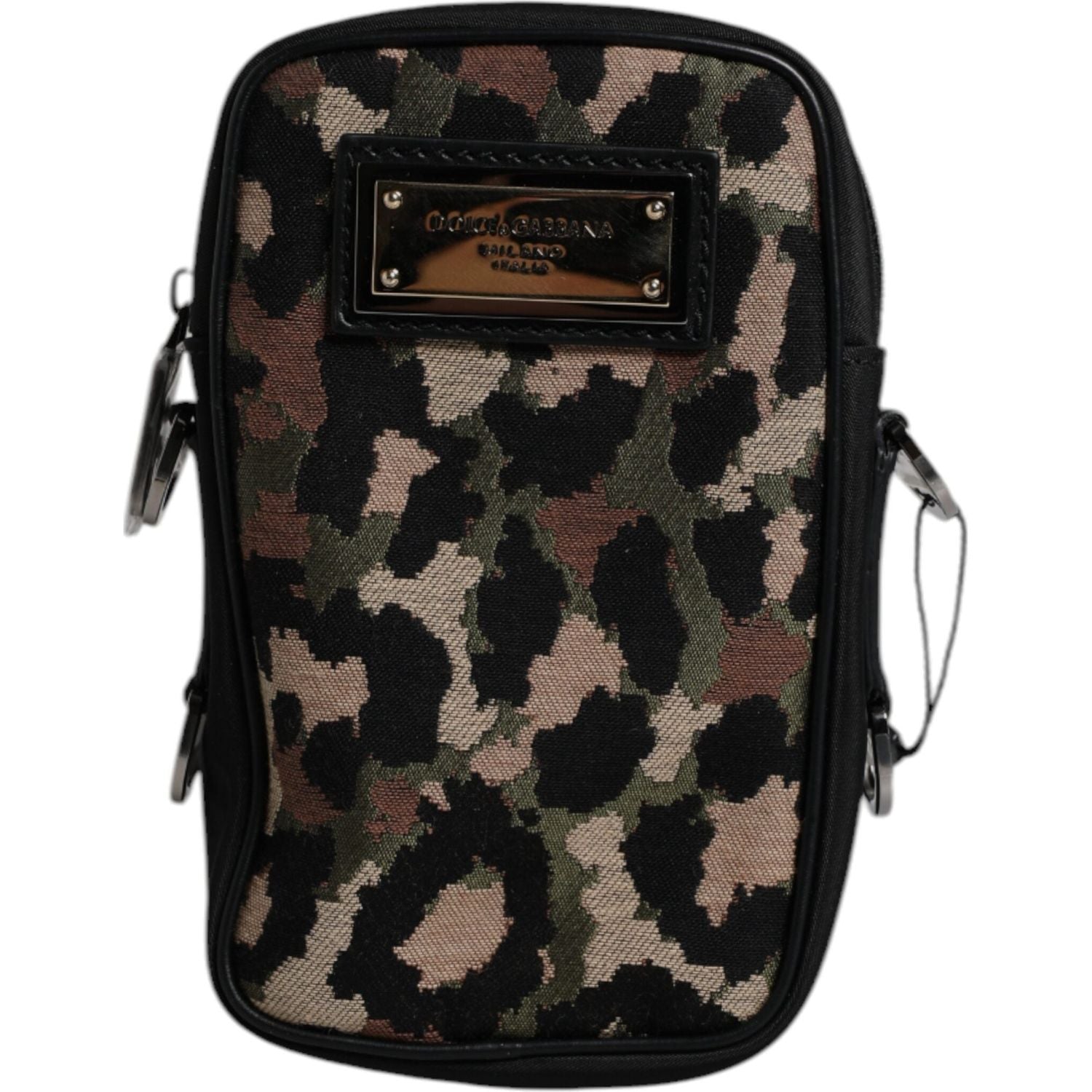 Front view with bag zipped and handles upright.