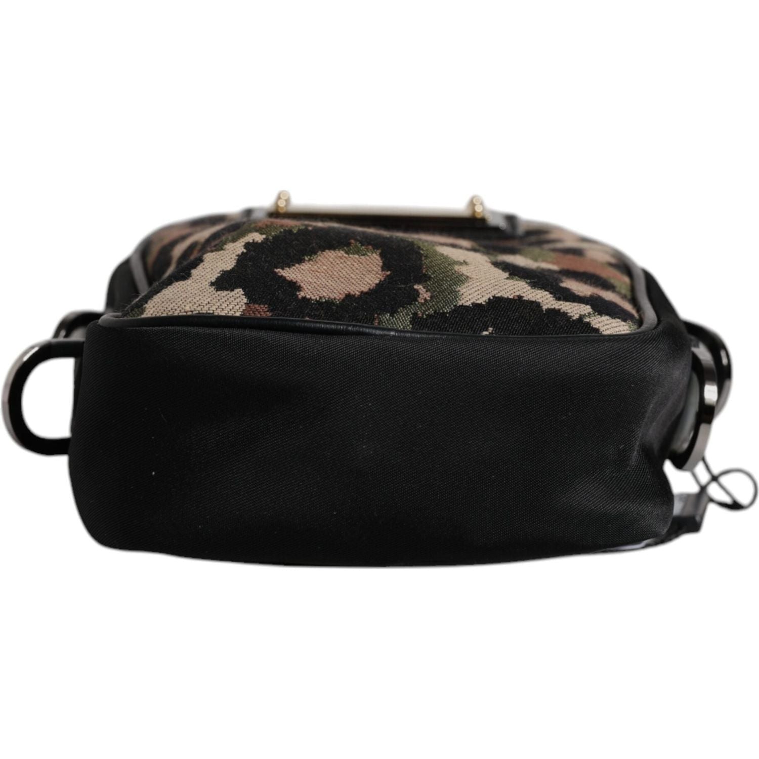 Front view with bag zipped and handles upright.