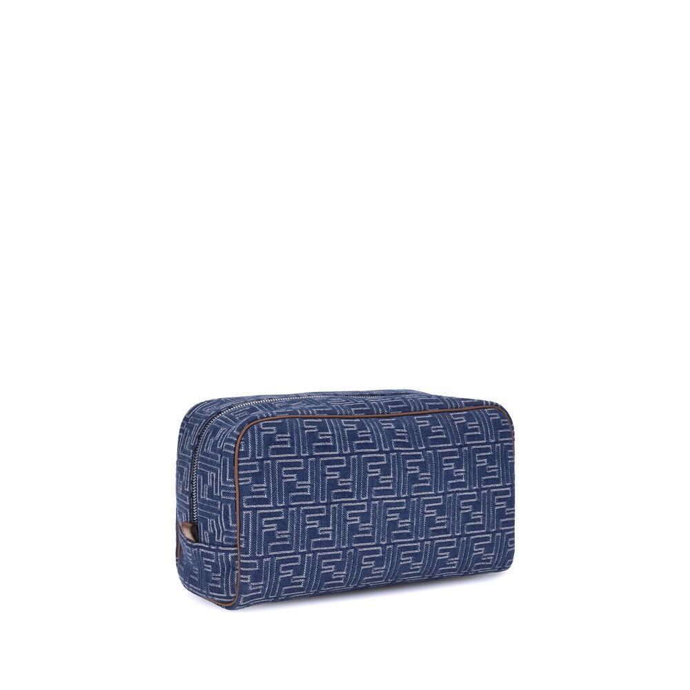 Front view with bag zipped and handles upright.