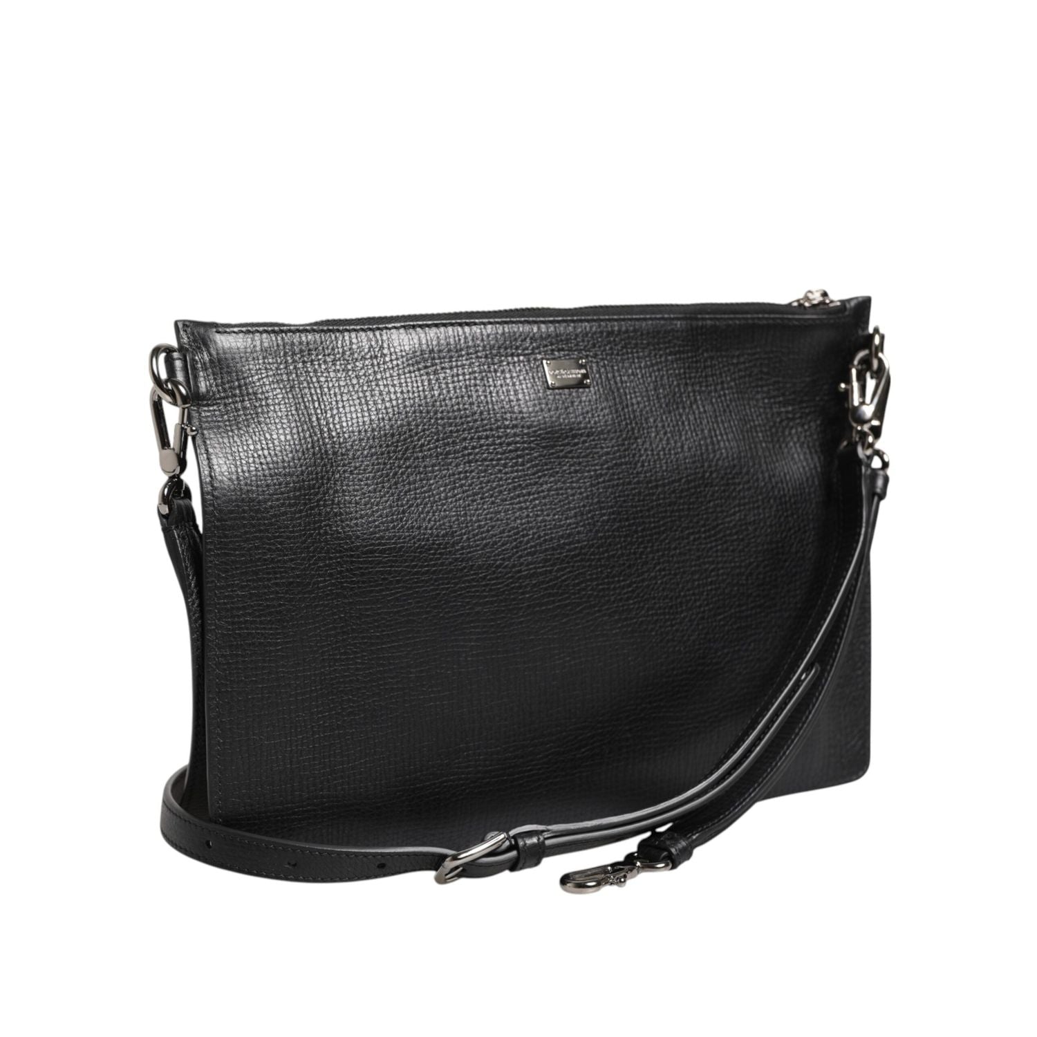 Front view with bag zipped and handles upright.