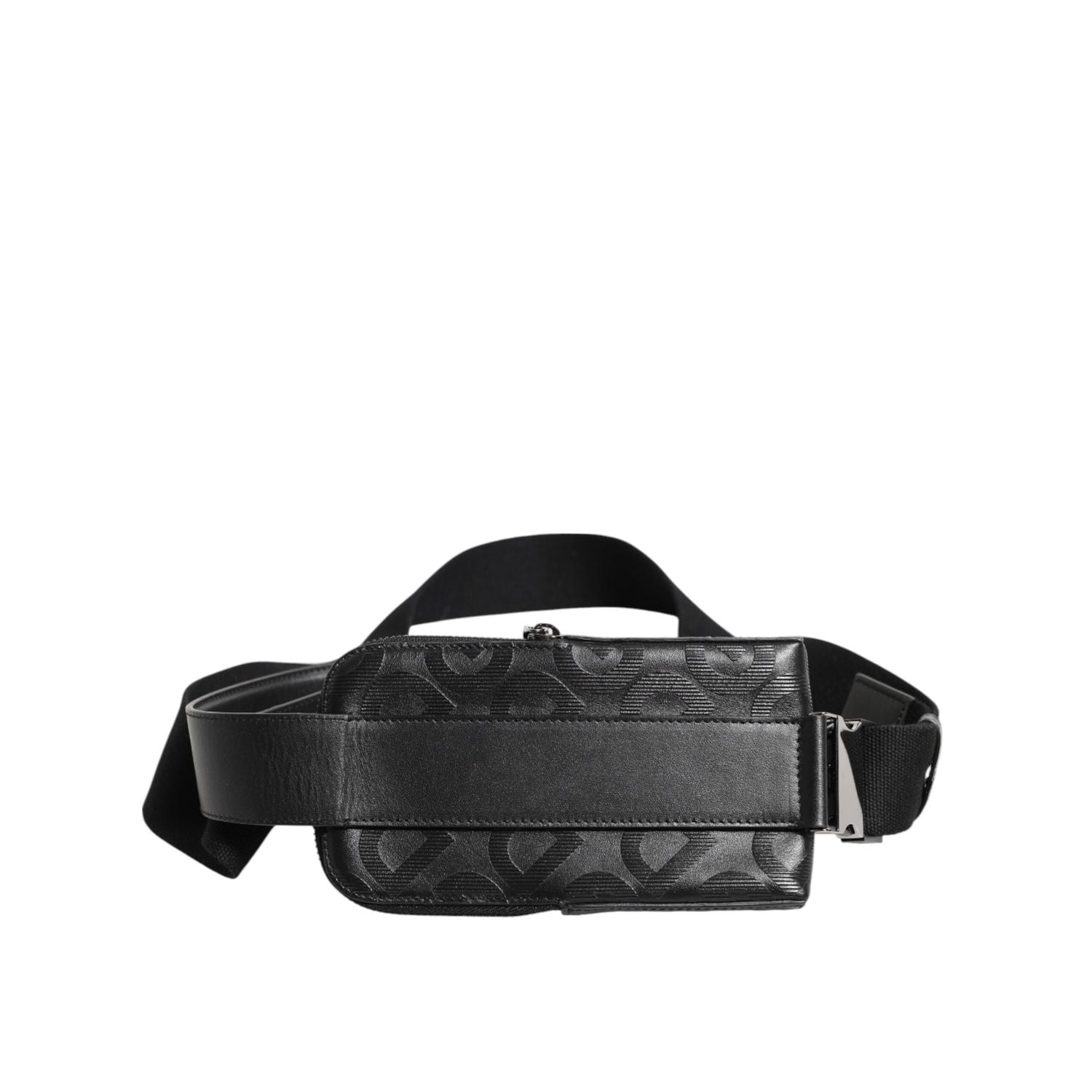 Front view with bag zipped and handles upright.