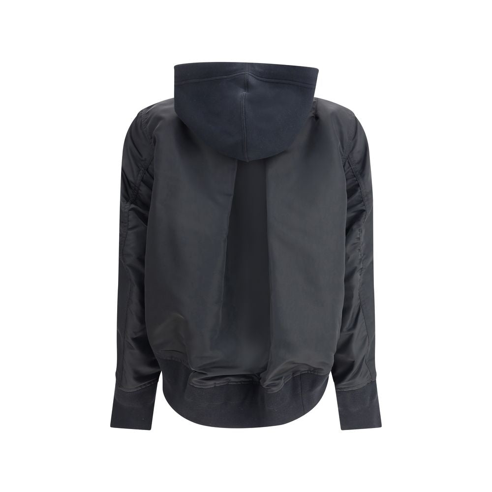 Front view with bag zipped and handles upright.