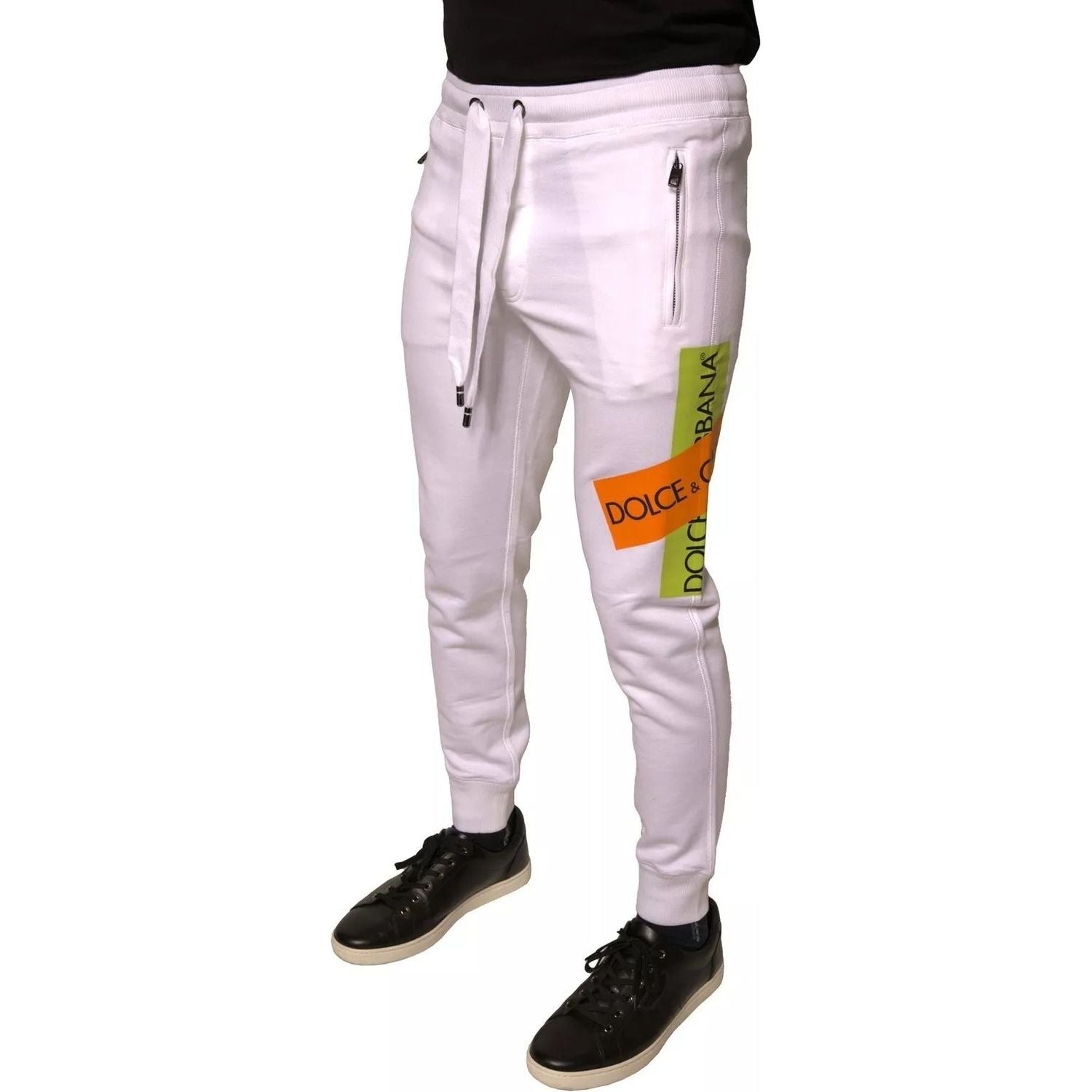 Front view with bag zipped and handles upright.