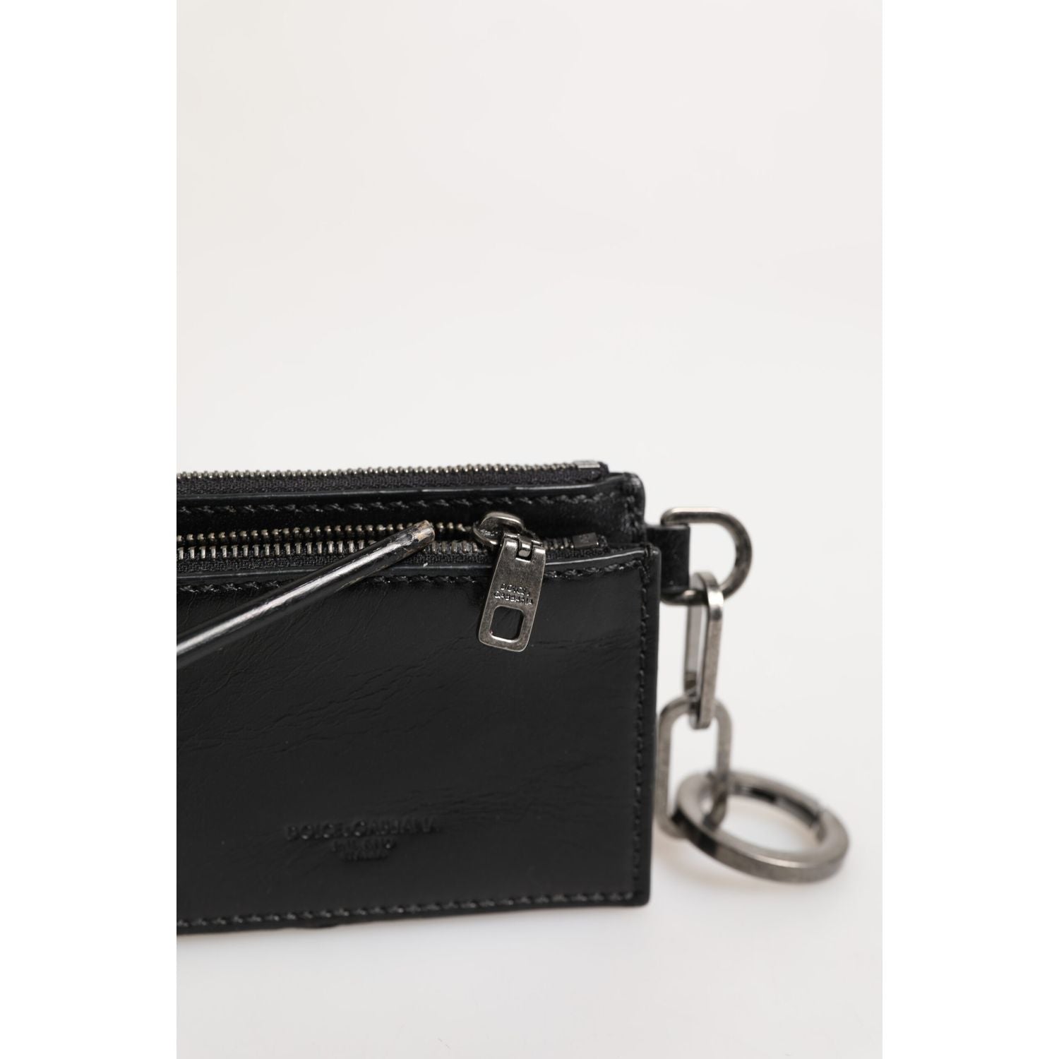 Front view with bag zipped and handles upright.
