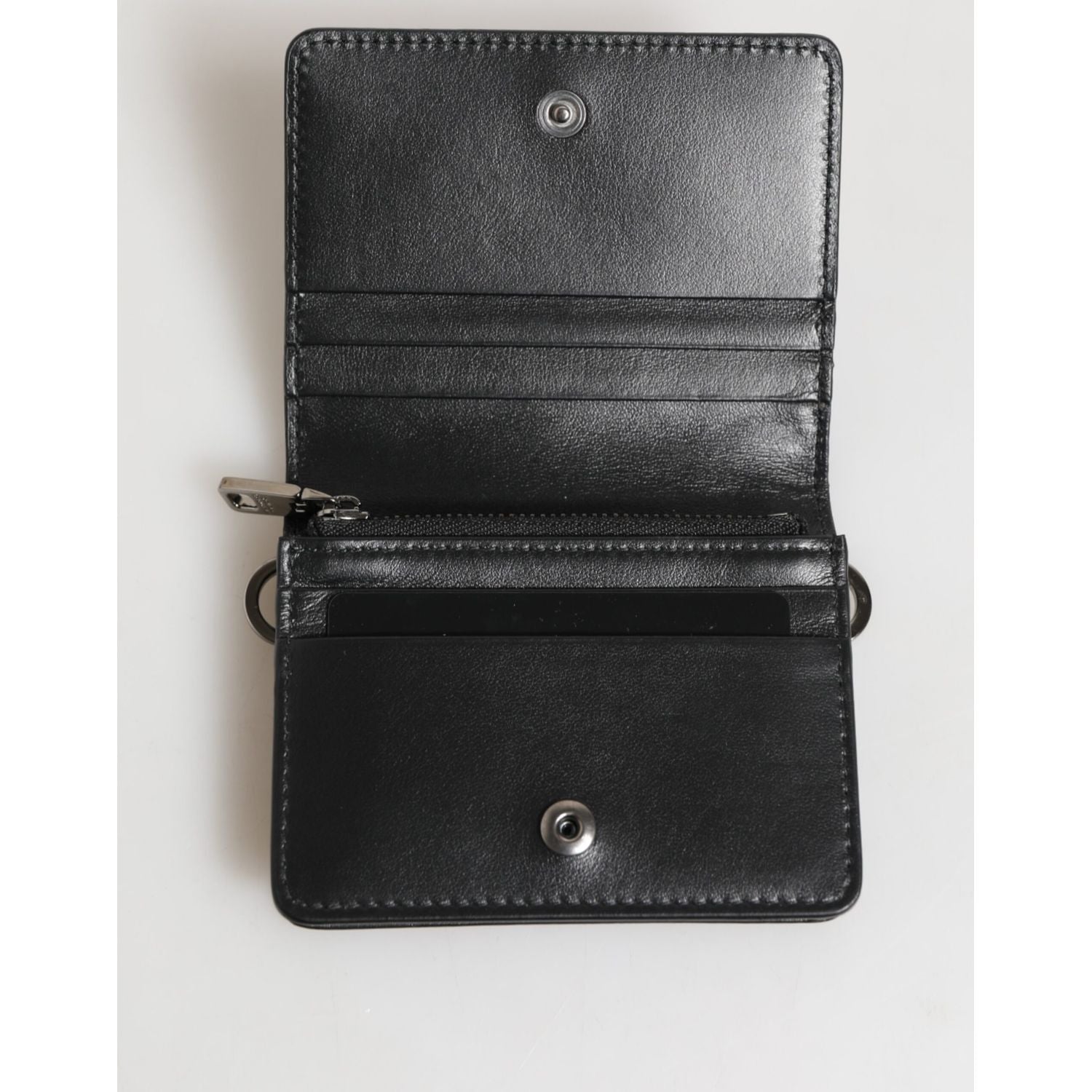 Front view with bag zipped and handles upright.