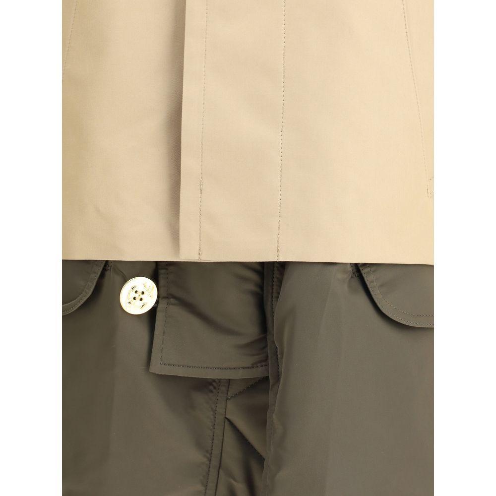 Front view with bag zipped and handles upright.