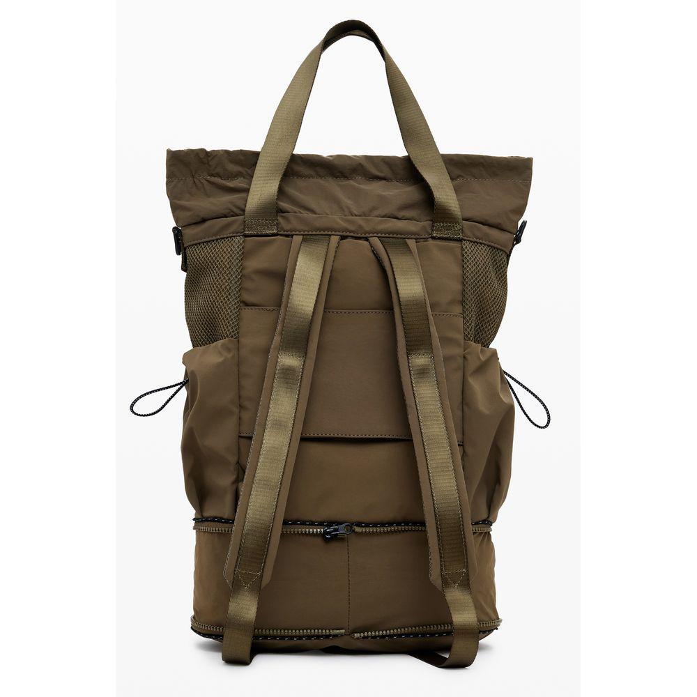 Front view with bag zipped and handles upright.