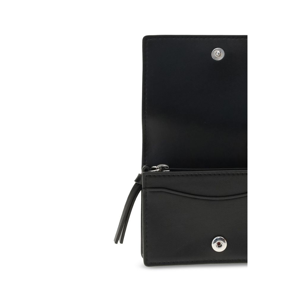 Front view with bag zipped and handles upright.