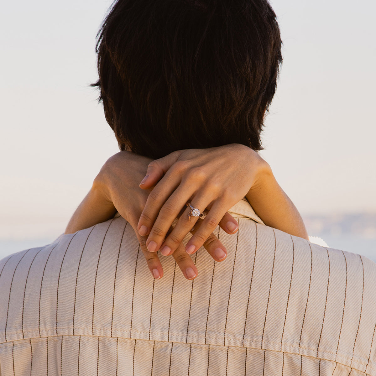 Couple embracing with focus on woman's hand wearing AN JEWELS JEWELRY Mod. AL.RLFY01-9 ring.