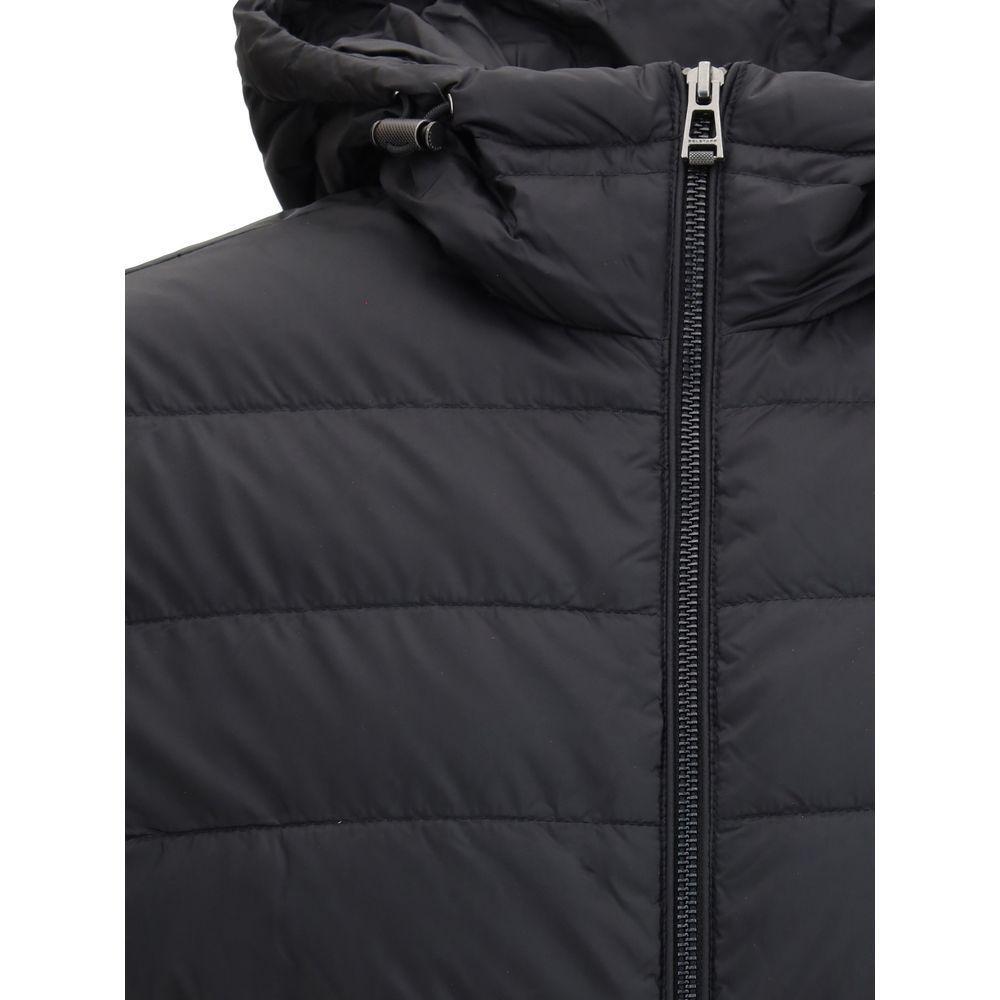 Front view with bag zipped and handles upright.