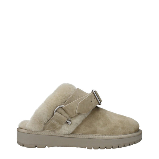 Burberry Green Leather Slippers in suede with fur detail and buckle closure, casual style with round toe and rubber sole.