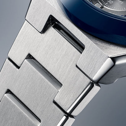 Close-up of CASIO EDIFICE Mod. SOLAR POWERED CHRONOGRAPH - BLUE stainless steel bracelet, showcasing unique design and durability.