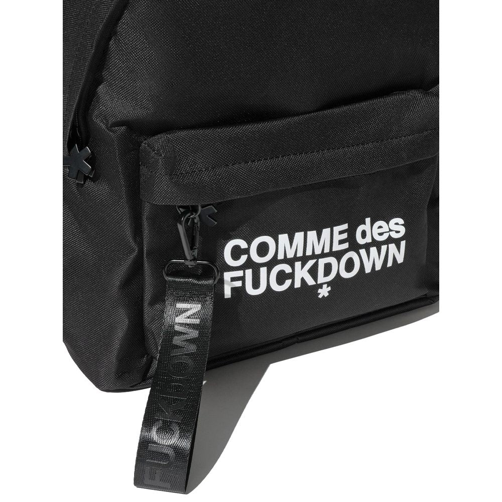 Front view with bag zipped and handles upright.