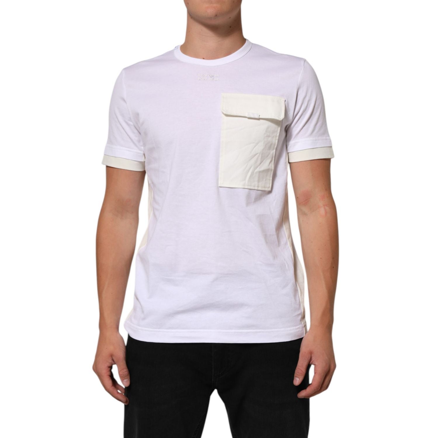 Front view with bag zipped and handles upright.