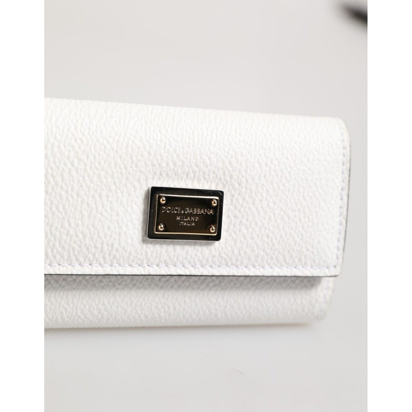 Dolce & Gabbana White Leather Card Case Holder Wallet Gold Logo Plate Key Holder with textured leather and gold-tone logo plate