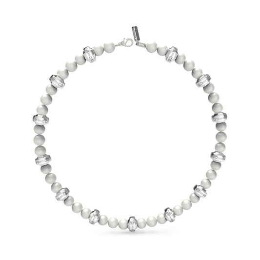 "Elegant necklace featuring GUESS JEWELS JEWELRY Mod. JUMN04068JWSTWIT-U design with silver accents and white beads."