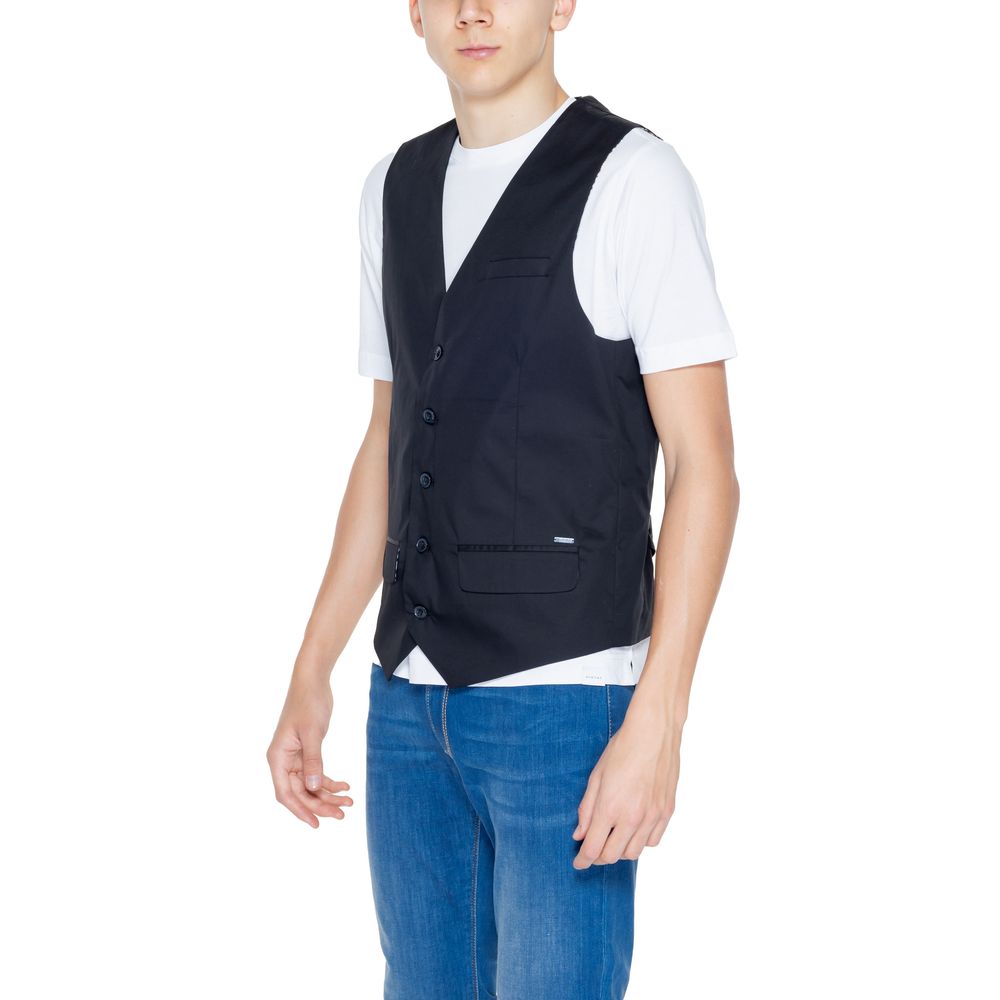 Front view with bag zipped and handles upright.