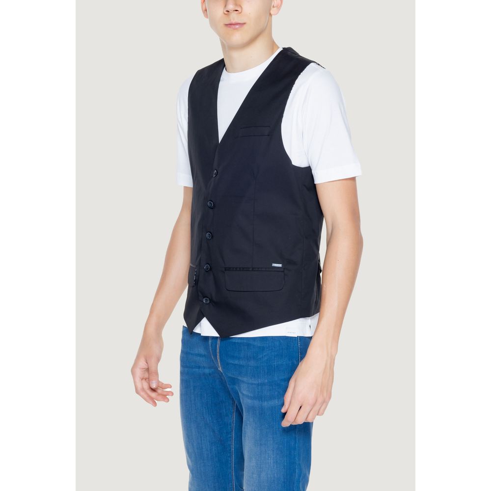 Front view with bag zipped and handles upright.