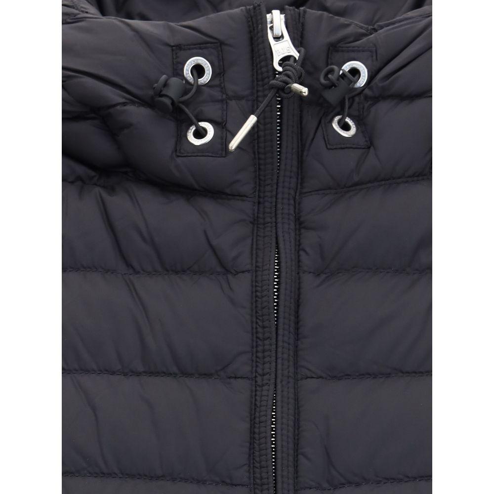 Front view with bag zipped and handles upright.