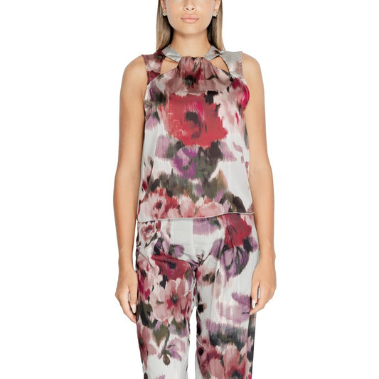 Woman wearing Rinascimento Bordeaux Polyester Tank Top from fall/winter collection, showcasing vibrant floral design.