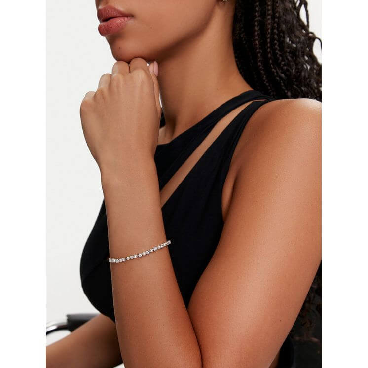 Woman wearing SWAROVSKI Mod. 5689633 Matrix Tennis bracelet with pearls and zirconia, showcasing modern elegance and timeless charm.