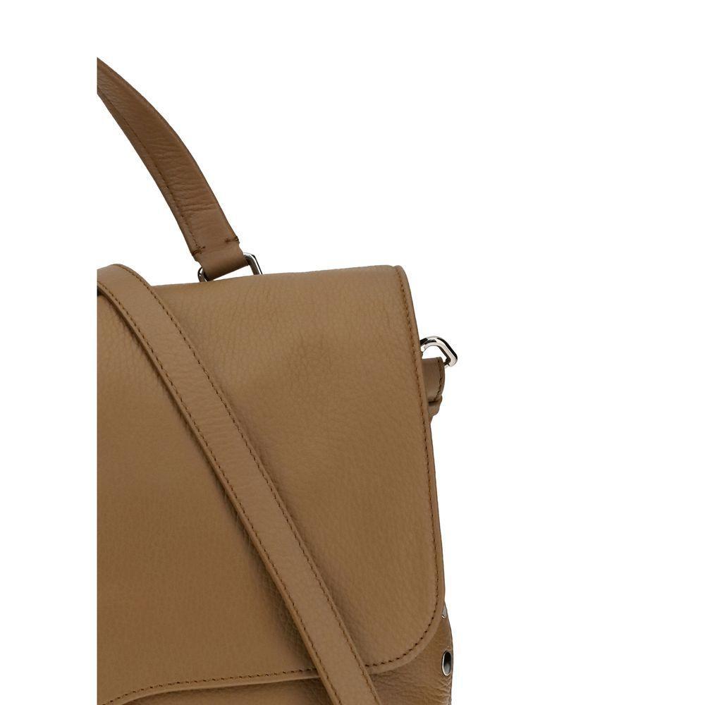 Front view with bag zipped and handles upright.